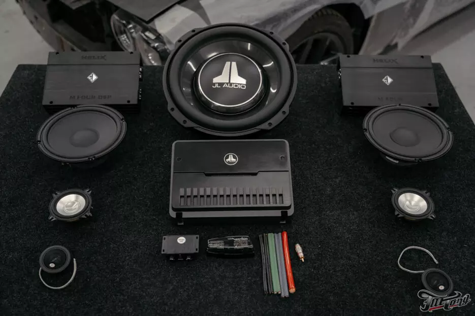 Dodge Challenger 3.6 v6. Установка акустической системы, доработка передней оптики
