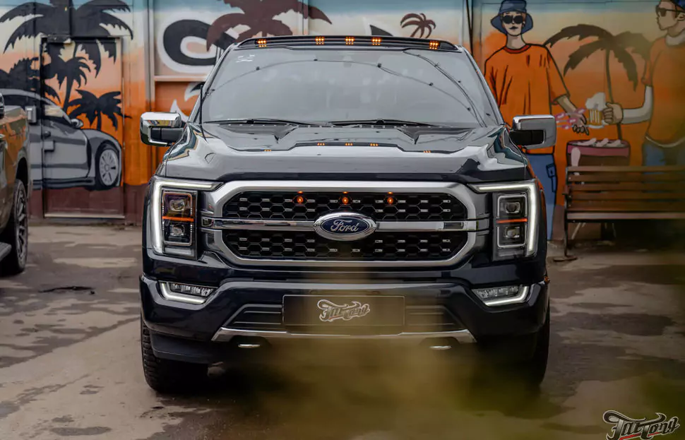 Ford F150. Сделали полную шумоизоляцию. Изготовили и установили цветные ремни безопасности