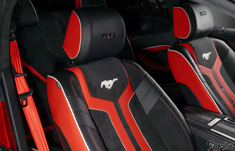 Проект Ford Mustang 5.0L. Часть 4. Пошив салона. Цветные ремни. Карбон