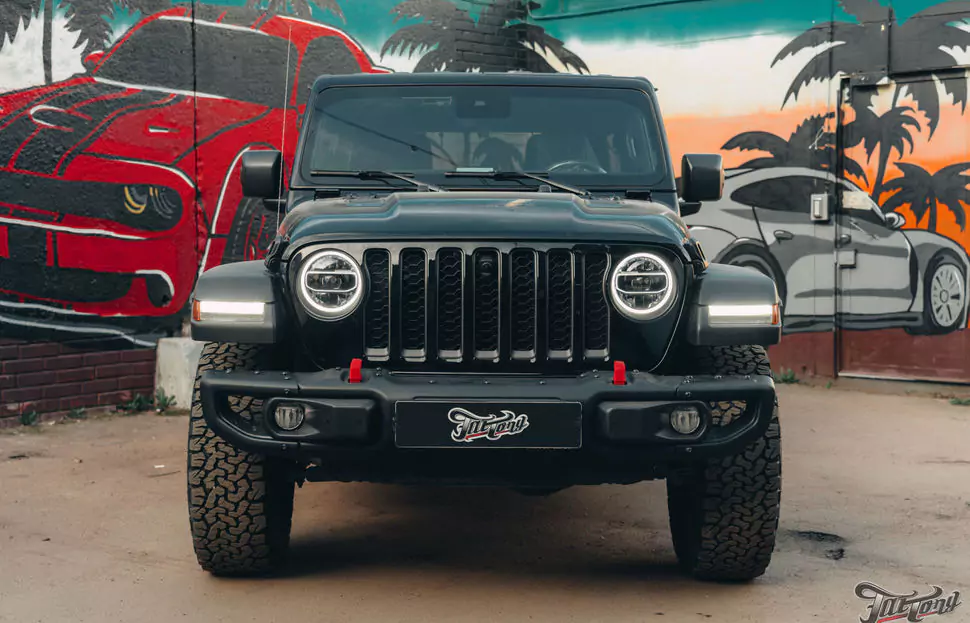 Jeep Wrangler. Установили диодные кольца c динамическим розжигом на фары