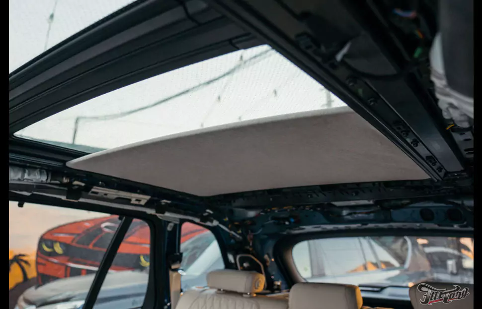 Перетяжка шторки люка в алькантару для BMW X5