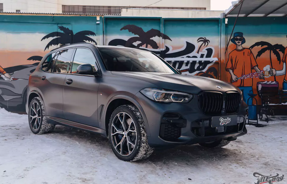 BMW X5. Оклейка в матовый полиуретан. Покрытие керамикой
