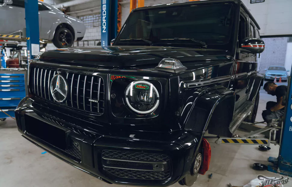 Mercedes G-class. Замена тормозных колодок и плановое обслуживание суппортов