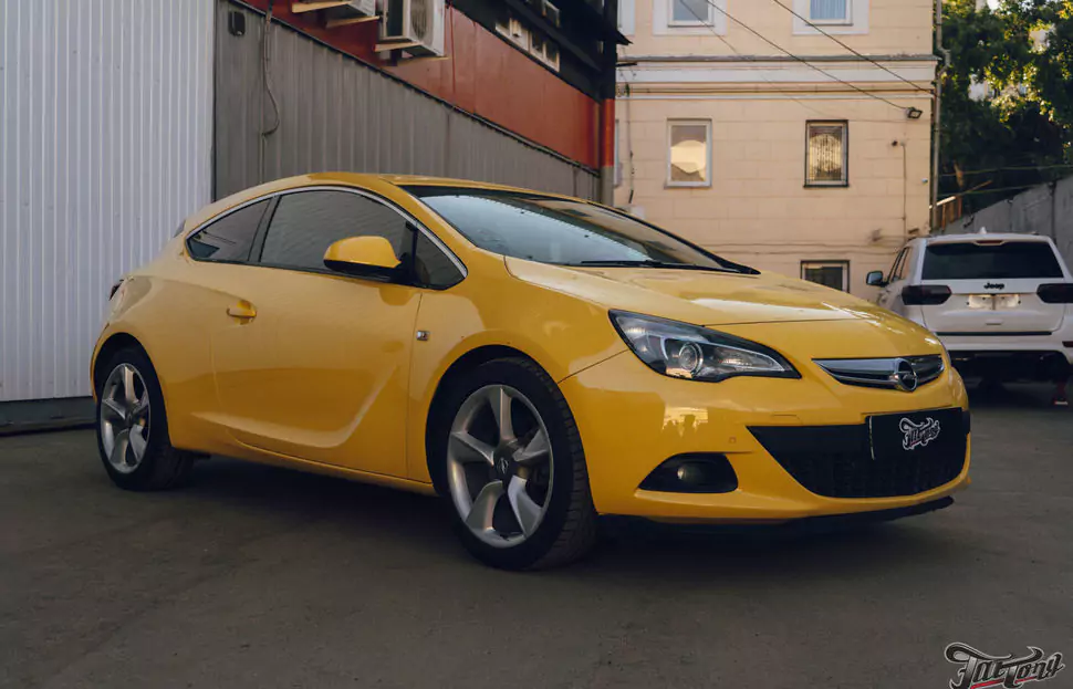 Opel Astra. Пошив салона. Адаптация и установка приборной панели