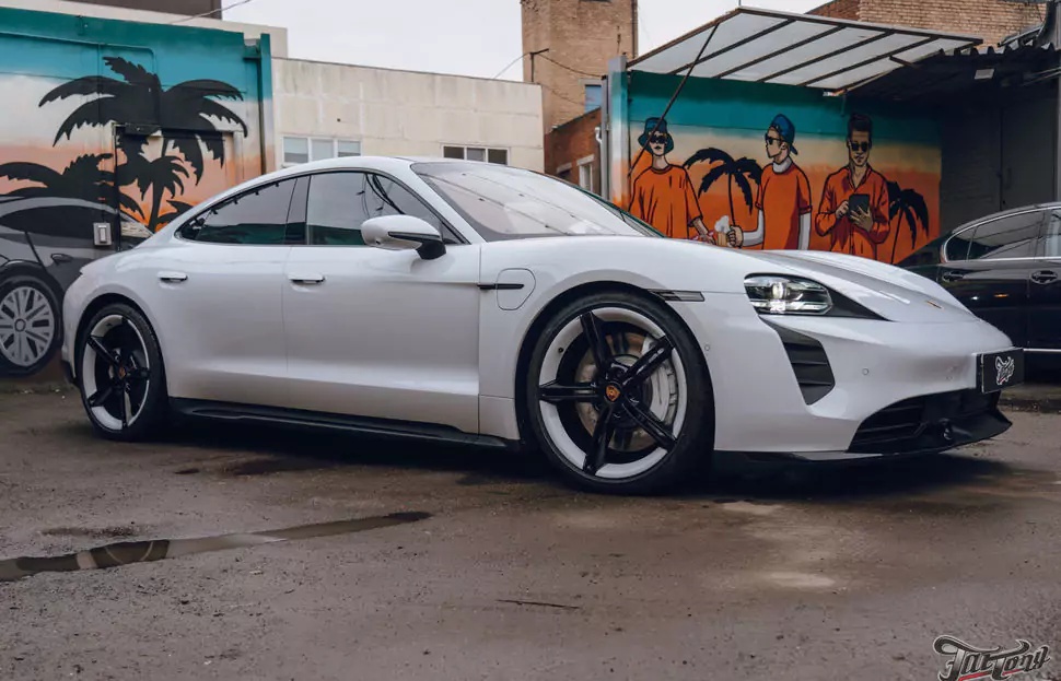 Porsche Taycan Turbo. Оклейка полиуретаном. Окрас дисков. Установка ремней безопасности. Доводчики дверей. Шумоизоляция. Детейлинг