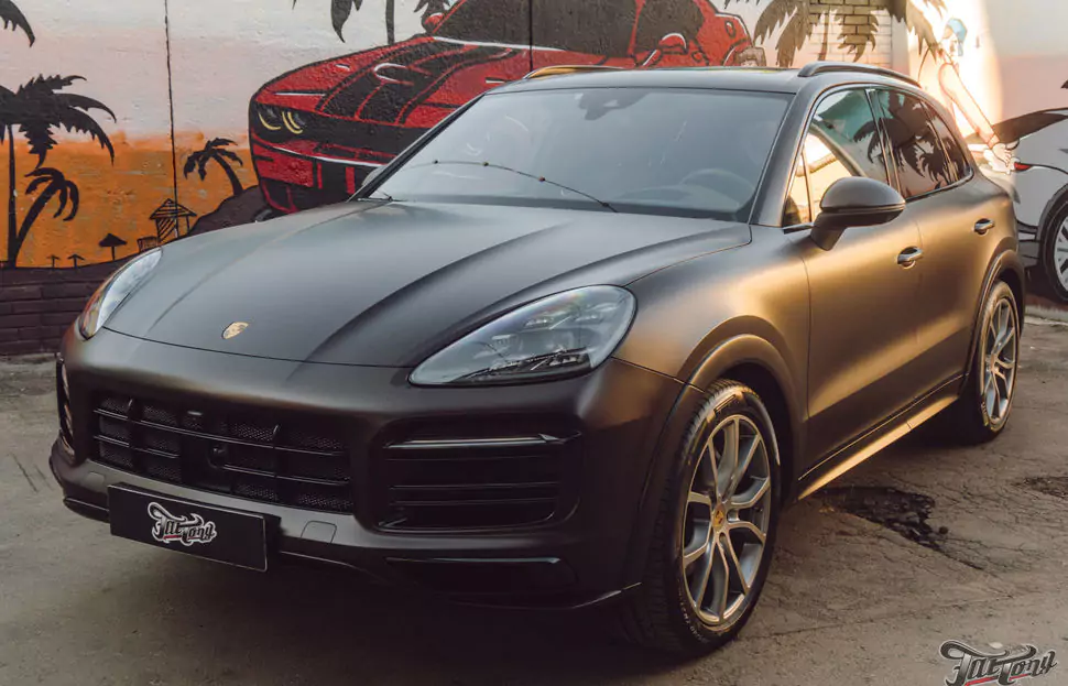 Porsche Cayenne. расклейка, оклейка в матовый полик