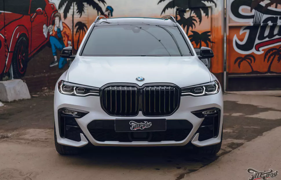 BMW X7. Оклейка в матовый полиуретан. Детейлинг