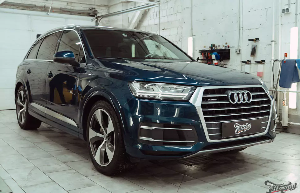 Audi Q7. Ремонт кожи в салоне