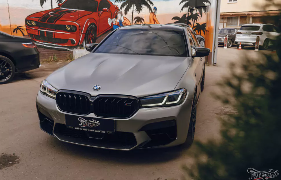BMW M5. Новые кованые диски. Окрас дисков. Ремонт капота. Детейлинг