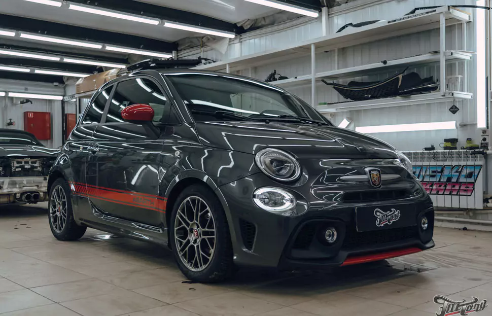 Fiat Abarth 500. Полировка кузова+керамика. Обработка мягкой крыши. Цветные полосы на кузове