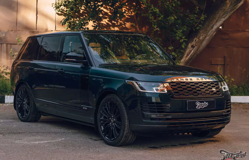 Land Rover Range Rover Autobiography. Оклейка в глянцевый полиуретан