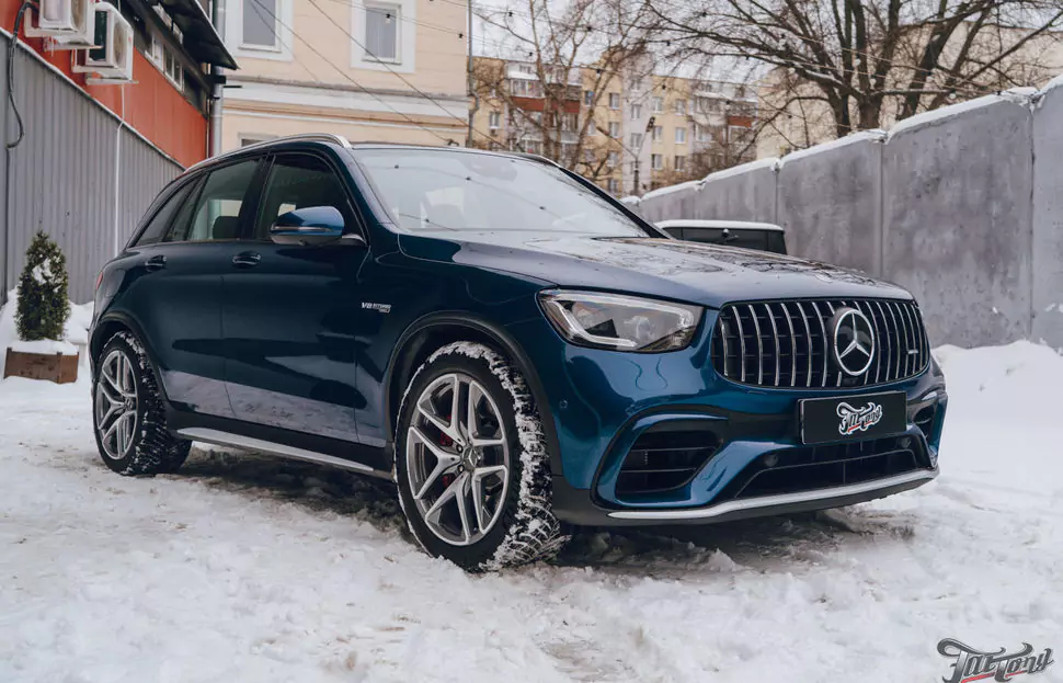 Mercedes GLC. Оклейка глянцевым полиуретаном. Замена кресел