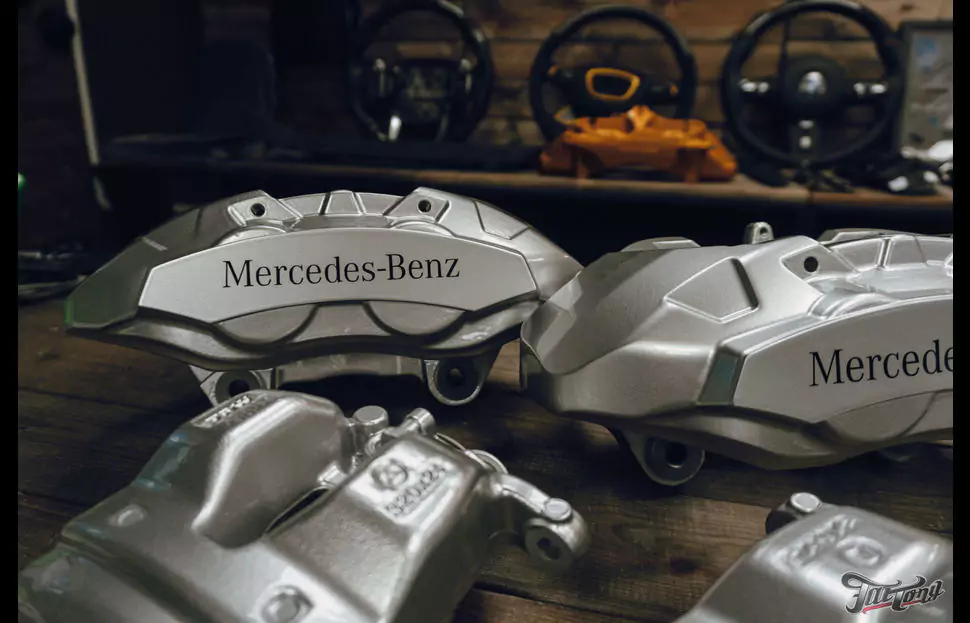 Окрасили суппорта для Mercedes в серебристый цвет
