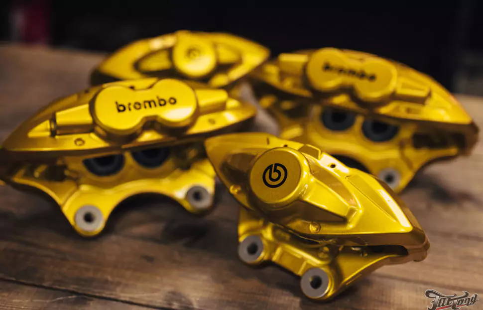 Окрас суппортов Brembo для BMW 3