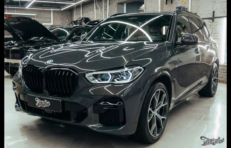 Преображаем BMW X5: комплексная шумоизоляция, оклейка полиуретаном, чистка и керамика кожи