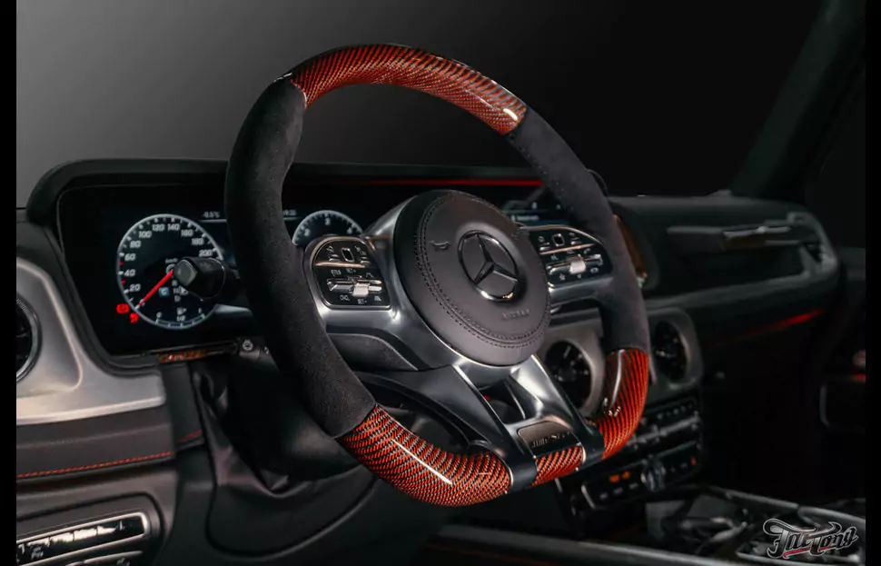 Руль в красном карбоне и алькантаре для Mercedes G-class