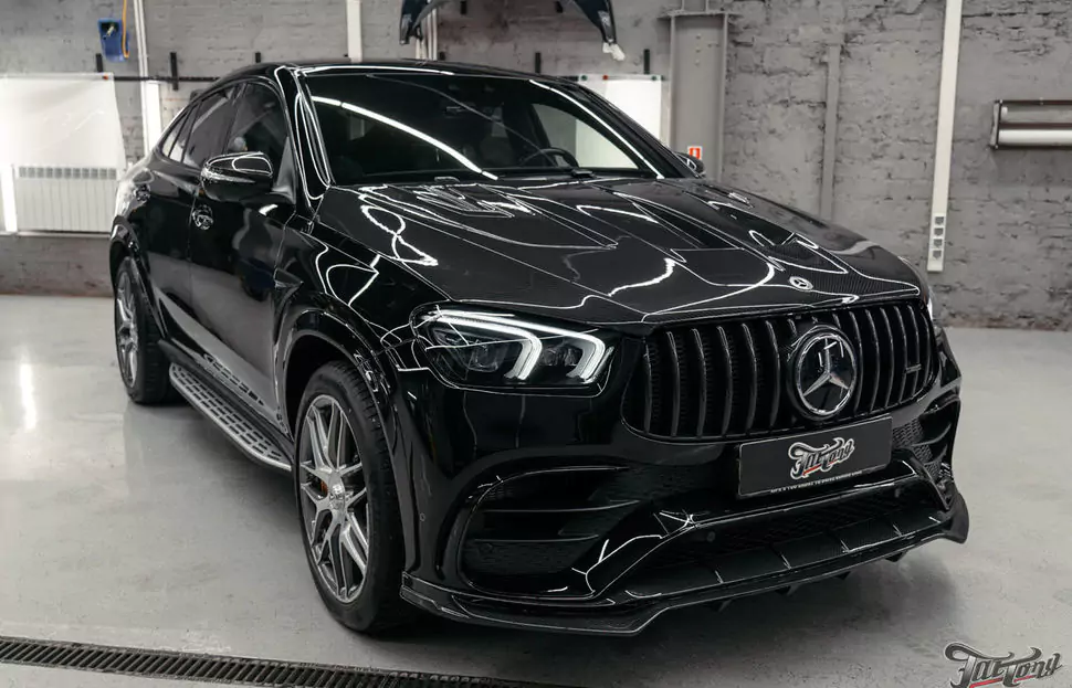Выкинули BURMESTER 3D из нового Mercedes GLE 63S и установили новую акустическую систему. Выполнили комплексную шумоизоляцию, построили выхлопную систему, установили обвес Larte, оклеили полиуретаном