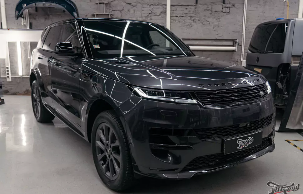 Оклеили Range Rover Sport в глянцевый полиуретан. Чистка салона и покрытие керамикой
