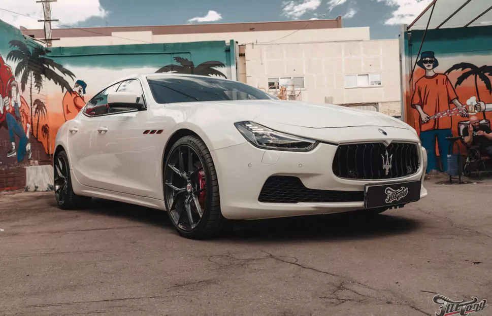 Замена бампера, доработка карбона и другие работы на Maserati Ghibli