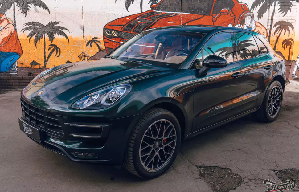 Оклеили Porsche Macan в шикарный изумрудный винил от компании KPMF!