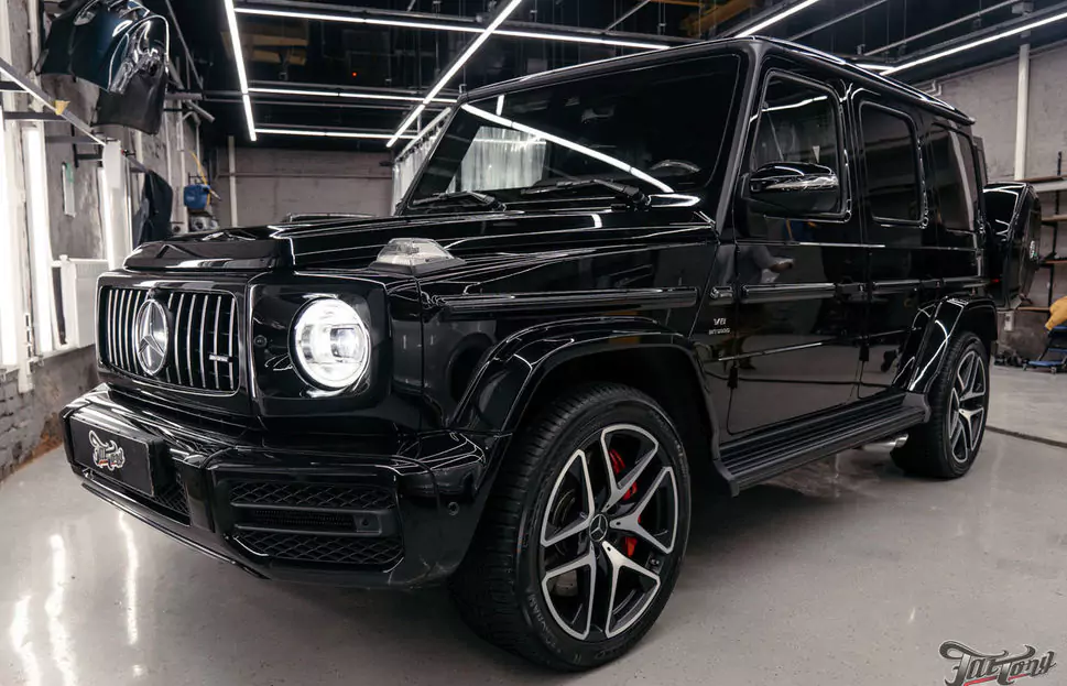 Прокачали акустику на Mercedes G63 AMG: заменили сабвуфер и фронтальную акустику