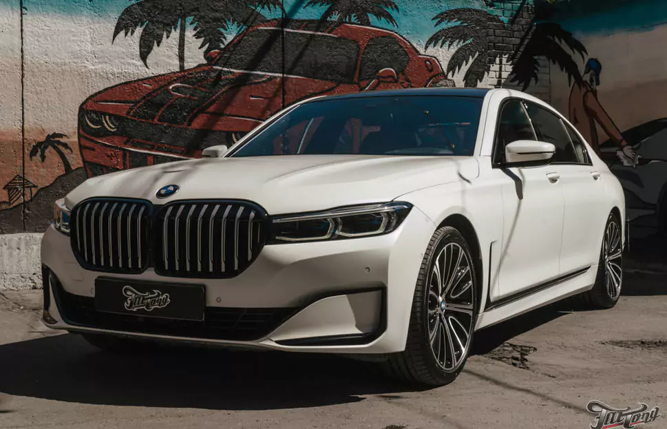 Преображение BMW 7, часть 2: пошив ковров, детейлинг, установка комплекта педалей от М-версии