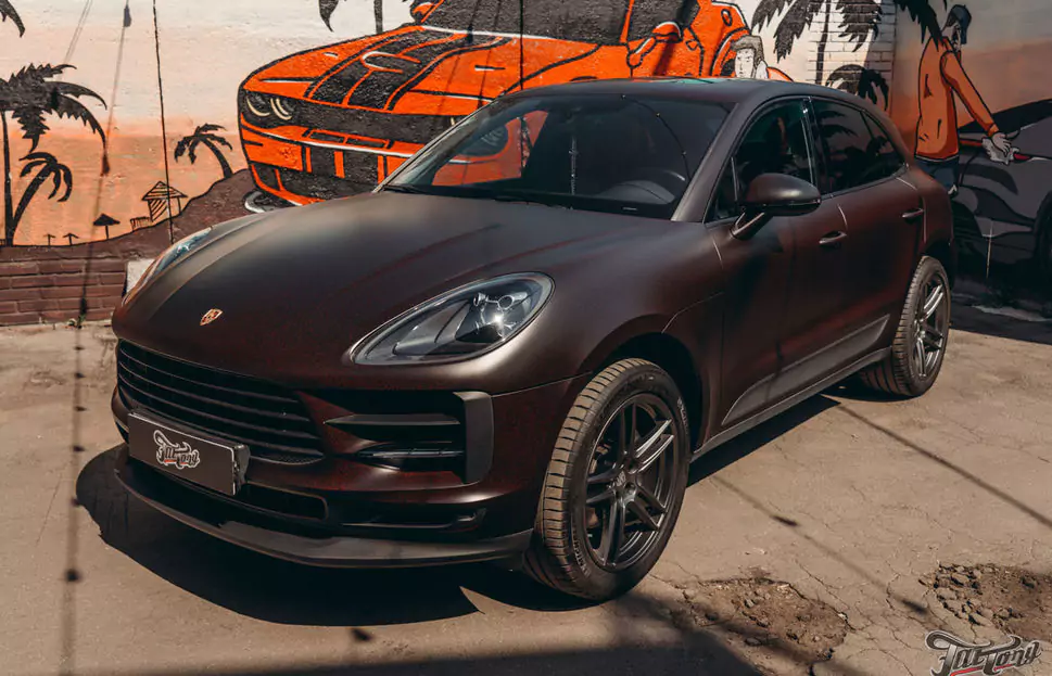 Оклеили Porsche Macan в винил от KPMF: необычный цвет с вкраплениями!