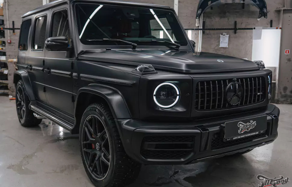 Оклеили Mercedes G63 AMG в матовый полиуретан и произвели антихром, чтобы сделать его еще брутальнее!