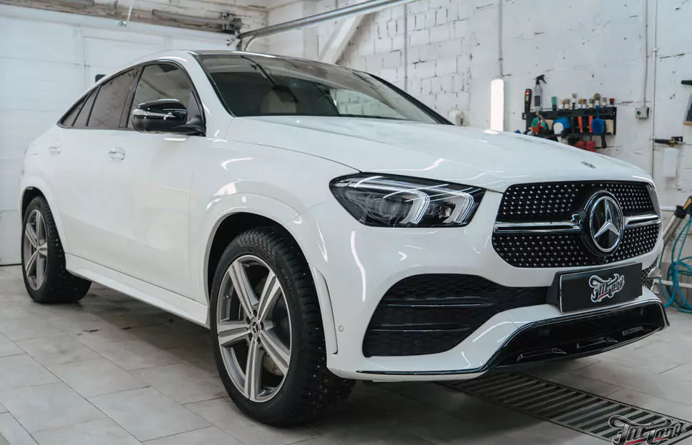 Оклейка Mercedes GLE полиуретаном и детейлинг салона