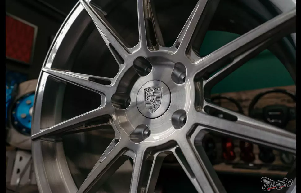 Комплект кованых дисков для Porsche 911 Carrera по технологии BRUSHED — невероятно красиво!
