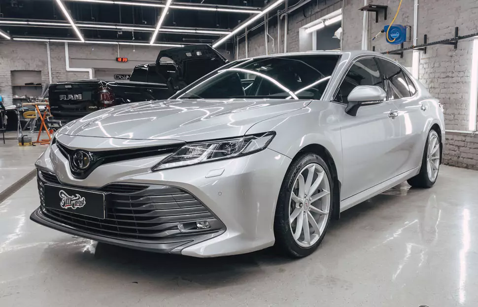 Отремонтировали и окрасили дверь на Toyota Camry, приехавшей из Волгограда!