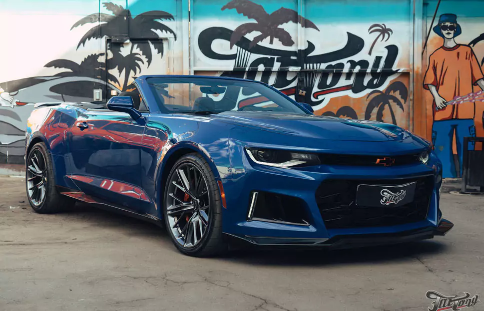 Доработали новый Chevrolet Camaro ZL1: перекрасили бампера, заламинировали карбоном спойлер, оклеили авто полиуретаном, окрасили суппорта и шильдики