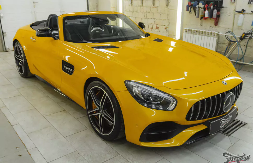 Комплекс детейлинг-услуг для Mercedes AMG GTC: химчистка салона, ремонт и керамика кожи, уход за мягкой крышей, мойка кузова и антидождь на стекла