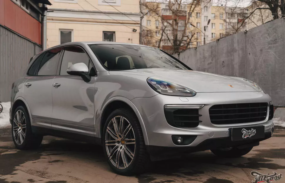 Ремонт бампера, крыла и расширителя на Porsche Cayenne