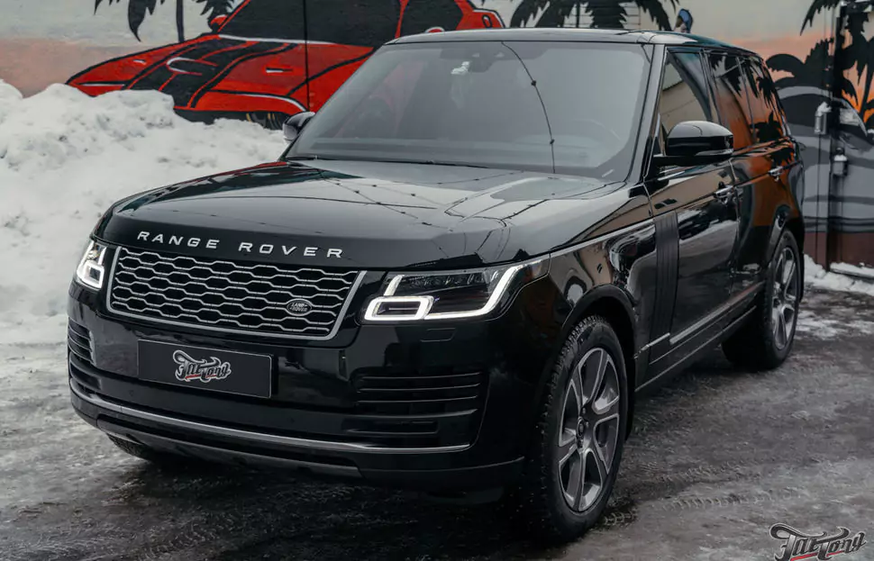 Оклеили переднюю часть Range Rover полиуретаном