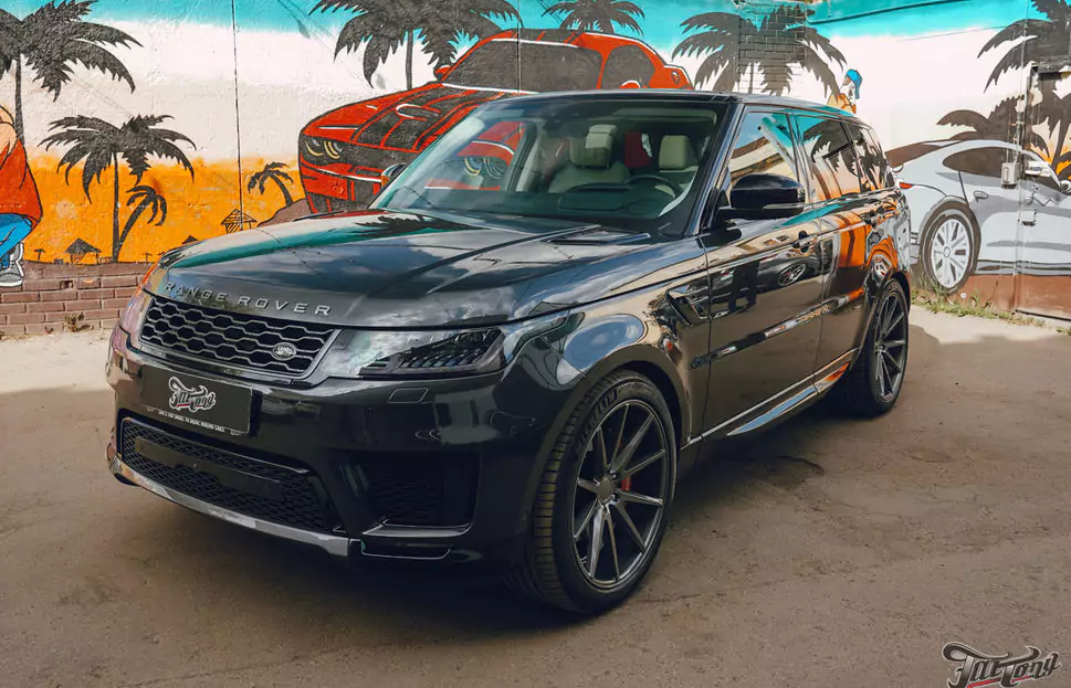 Перешили торпедо в кожу Nappa в салоне Range Rover