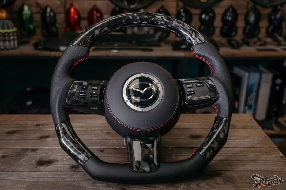 Руль в кованом карбоне для Mazda RX-8