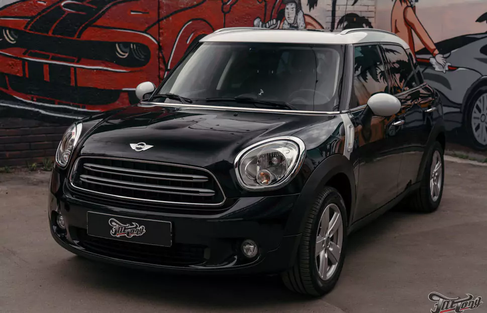 Реанимация для Mini Countryman: химчистка салона + полировка и керамика кузова