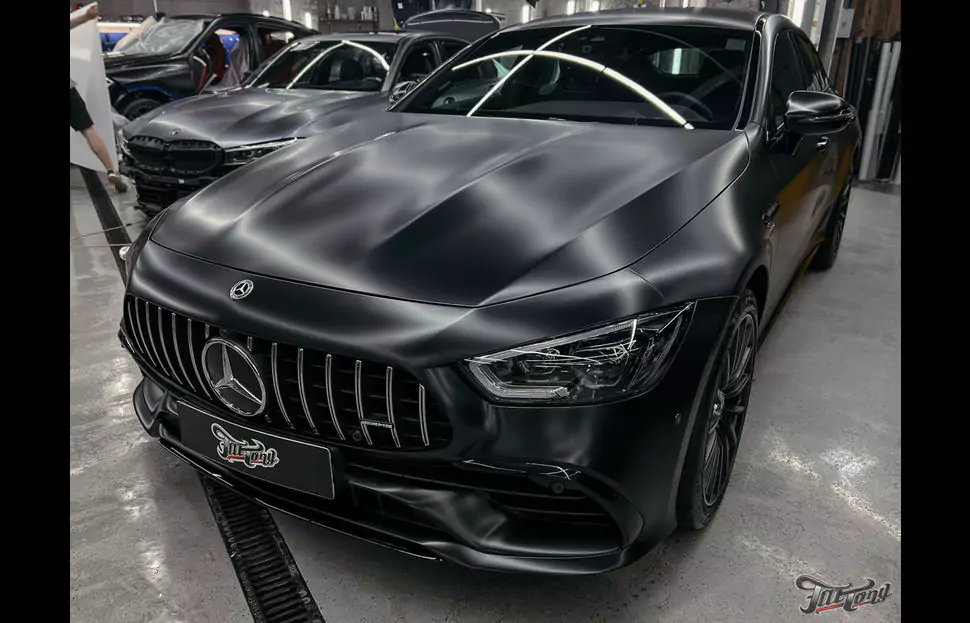 Оклеили Mercedes AMG GT 43 в черный сатин