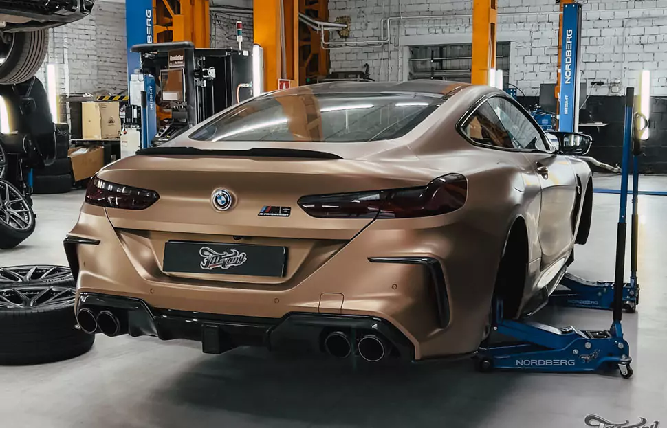 Фирменный шиномонтаж с балансировкой и адаптацией на оборудовании Hunter для BMW M8