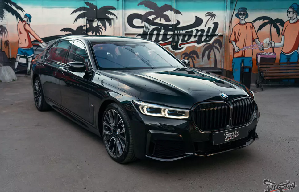 Оклейка передней части BMW 7 в полиуретан + полировка и керамика