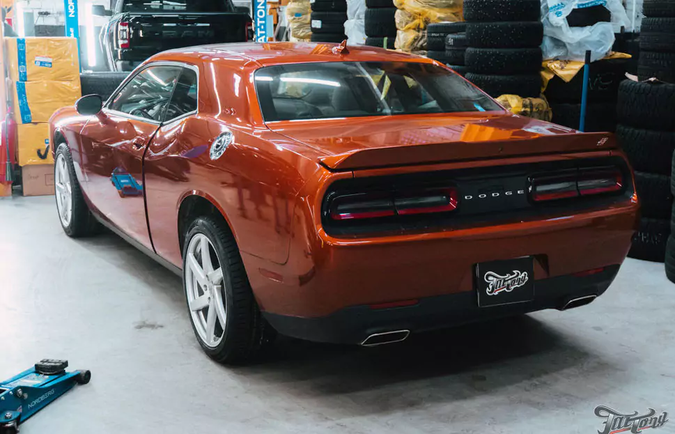 Фирменный Шиномонтаж на вибростенде на стендах Hunter для Dodge Challenger