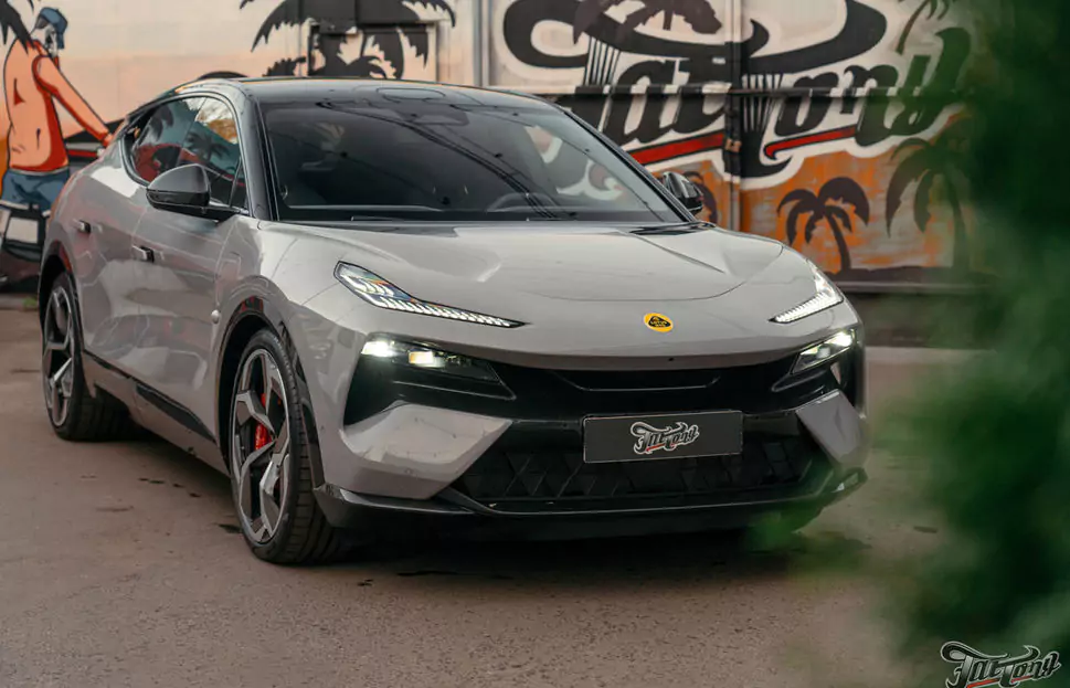 Обзор нового электрокроссовера Lotus Eletre R+, окрас бамперов и оклейка полиуретаном