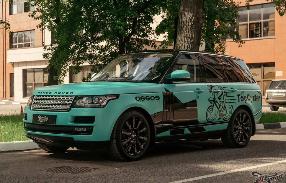 Новый дизайн для Range Rover Vogue: оклейка в матовый мятный винил с черными глянцевыми элементами