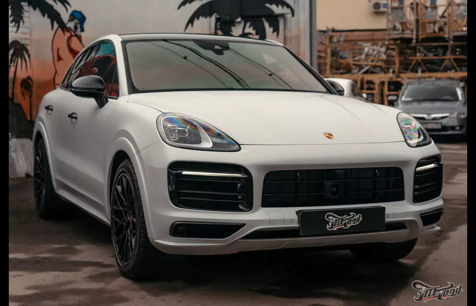 Оклеили Porsche Cayenne матовым полиуретаном и защитили глянец в салоне + керамика пленки и кожи