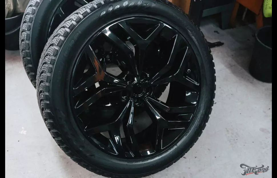 Ремонт и покраска дисков + фирменный шиномонтаж для Range Rover Velar