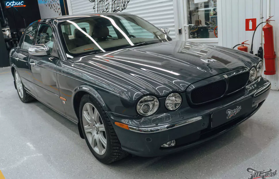 Комплексная шумоизоляция салона для 20-летнего Jaguar XJR!