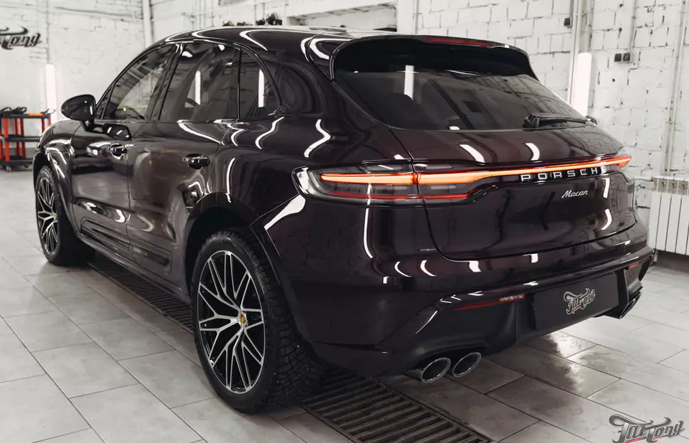 Полировка кузова и покрытие керамикой, уборка салона Porsche Macan