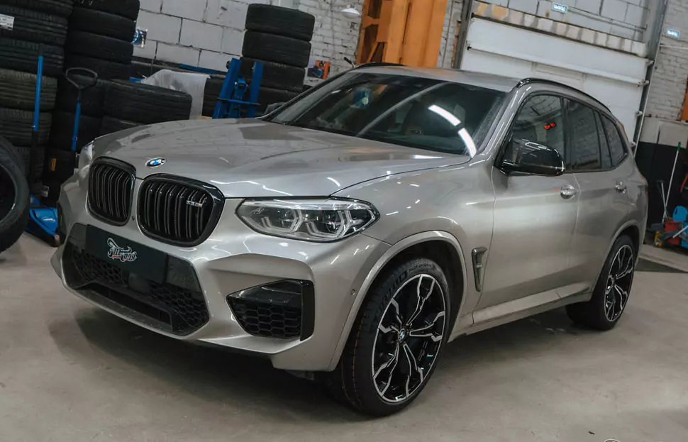 Фирменный Шиномонтаж на вибростенде с адаптацией и балансировкой для BMW X3 M на оборудовании Hunter
