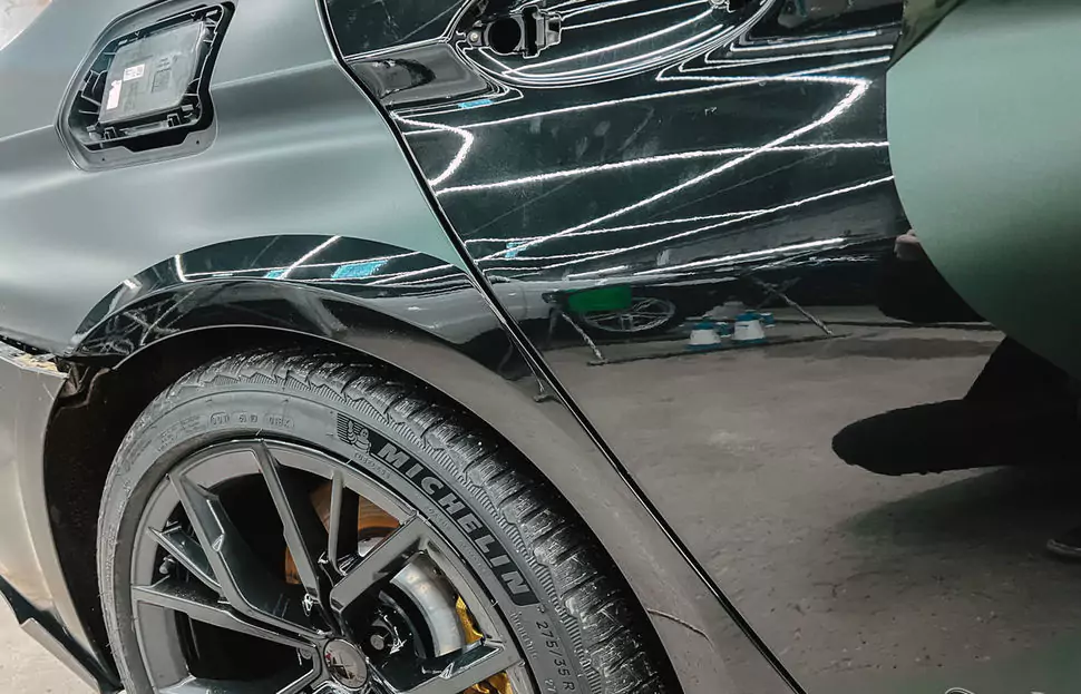 Частичная расклейка BMW 5 после ДТП. Как выглядит ЛКП под пленкой?!